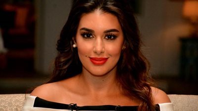 ياسمين صبري تهنئ المنتخب بالصعود لكأس العالم: ألف مبروك يا أم الدنيا