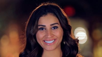 تعثر الجهة المنتجة لمسلسل عمرو يوسف في التعاقد مع دينا الشربيني