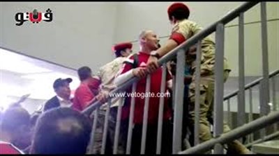 بالفيديو.. المنتخب يغادر برج العرب في حماية الجيش بسبب زحام الجماهير