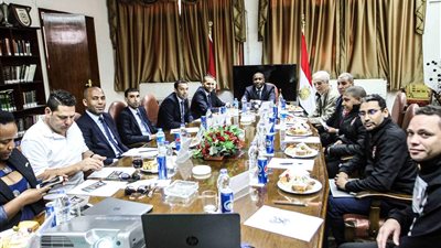 الأهلي يرتدي الأحمر وبيدفيست الأزرق في لقاء الغد