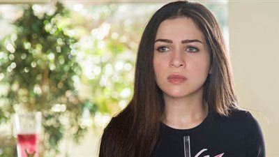 مي عز الدين أول فنانة تعلن سفرها لروسيا لتشجيع المنتخب المصري