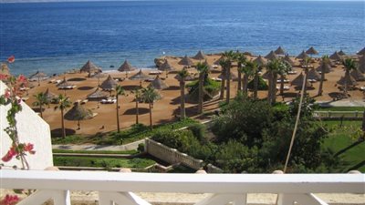 العاملون بالسياحة يطالبون أصحاب الفنادق والقرى بتخفيض الإيجارات السياحية