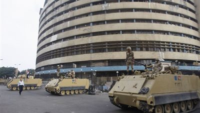 قوات الجيش تنسحب من محيط 