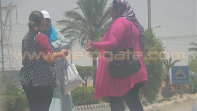 القلق يسيطر على أولياء الأمور قبل خروج أبنائهم من امتحانات الثانوية