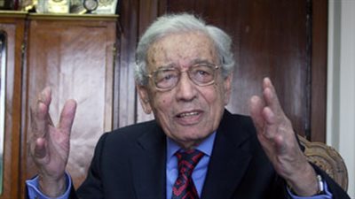 بطرس غالي يجري لقاءات بباريس لتوضيح حقيقة ما يجري في مصر