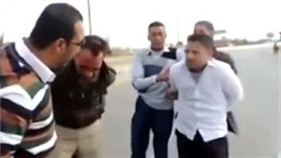 بالفيديو.. «كمائن الشرطة المزيفة».. الطريق الدائري وجهة منتحلي صفة الضباط.. مفصول من جهة سيادية يفرض سيطرته بالزمالك.. خبير أمني: كبرياء الشرطة وراء انتشار الظاهرة.. ويجب التحقق من «الك