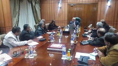 محافظ بورسعيد لرؤساء الأحياء الجدد: المواطن حكم على مستوى أدائكم