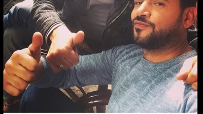 سامو زين ينشر صورته مع مخرج مسلسل «طعم الدنيا»