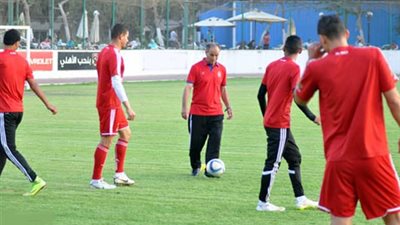 لاعبو الأهلي الدوليون يتوجهون اليوم إلى الإمارات استعدادا للسوبر