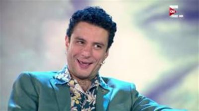 بالفيديو.. أحمد الفيشاوي مهاجما عمرو مصطفى ورامي صبري: محدش فيهم يغني