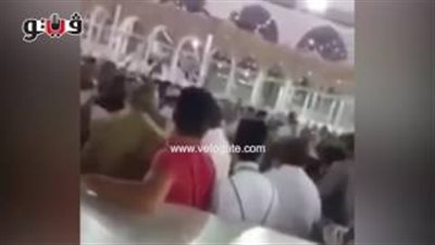 بالفيديو.. لحظة القبض على رجل حاول إشعال النار في الكعبة