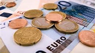 إيران تهدد بوقف تعاملاتها بالدولار واليورو