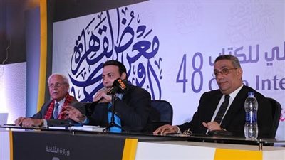 ندوة ثقافية في معرض الكتاب لأستاذ بجامعة أسيوط