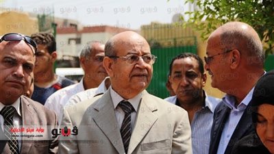 محافظ الجيزة يتفقد أعمال رفع تلال الأتربة بشارع الهرم