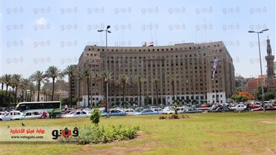 بالفيديو والصور.. إعادة دهان «مجمع التحرير» استعدادا لـ«تنصيب السيسي»