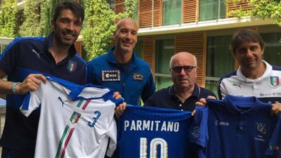 رائد فضاء إيطالي يؤازر الأزوري قبل مواجهة السويد في «يورو 2016»