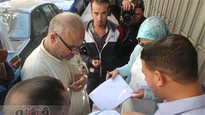 بالفيديو.. استياء أهالي الإسكندرية لعدم توافر كراسات الـ1.5 مليون فدان