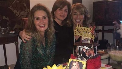 إلهام شاهين تهنئ يسرا بعيد ميلادها: «كل سنة وانتى حبيبتى»