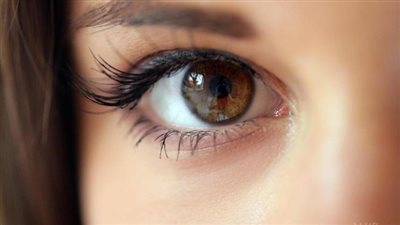 أشهر أسباب خدش قرنية العين وأعراضها وطرق علاجها