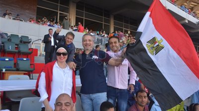 35 صورة للوزراء والنجوم أثناء دعم المنتخب ببرج العرب