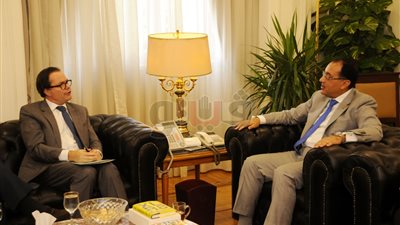 «مدبولي» يبحث مع السفير الفرنسي فرص الاستثمار بالمدن الجديدة