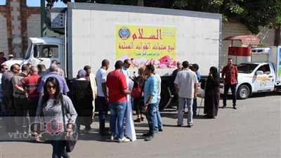 بالصور.. القوات المسلحة ونادي العاصمة يوزعان السكر بمدارس الإسكندرية