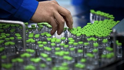 مشكلات الدواء في طريقها للحل.. إنشاء أكبر منطقة لصناعة الدواء بالشرق الأوسط.. وخبراء: نحتاج التركيز على مضادات السرطان والجلطات.. 97 % من مصانعنا تعتمد على استيراد المواد الفعالة