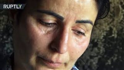 بالفيديو.. إحدى الرهائن تكشف جرائم «داعش» في سوريا