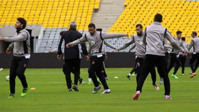 وصول حافلة لاعبي الأهلي لاستاد السويس