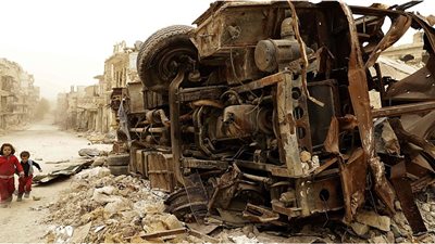 بالصور.. عاصفة رملية تضرب أنقاض «حلب»