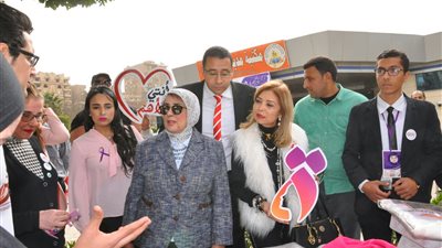 بالصور.. نائب وزير الصحة تبحث التوعية السكانية في احتفالية المرأة