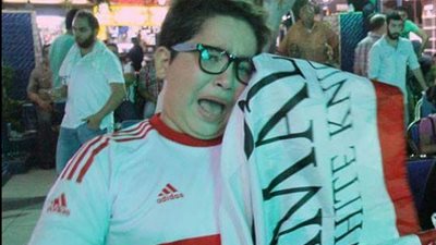 «مشجعون نابهم من الحب جانب».. «رحلة عمرة» لشاب أجهش بالبكاء في مباراة الكونغو.. «عمر» يحصل على عضوية الزمالك بعد تشجيعه للفريق.. و«حجازي» يهدي قميصه لـ«أجن