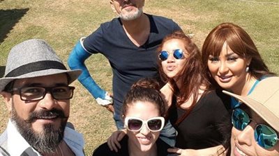 بالصور.. محمد رجب وسارة سلامة في كواليس «صابر جوجل»