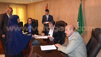 بالصور.. محافظ الفيوم يأمر بزيادة معاش شاب من ذوي الاحتياجات
