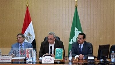 بالصور.. محافظ الشرقية يلتقي المواطنين لحل مشكلاتهم