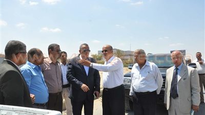 بالصور.. محافظ الجيزة يتفقد أعمال رصف وتوسعة طريق المحولات