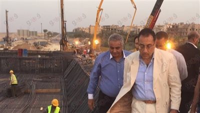 «مدبولي» يتفقد الحديقة المركزية بالشيخ زايد وكوبري العبور بـ«أكتوبر»