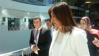 بالفيديو والصور.. وزيرة الهجرة تزور مستشفى 57357
