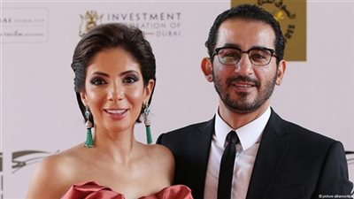 أحمد حلمي يهنئ مني زكي بجوائز «نافذة الشاشة»