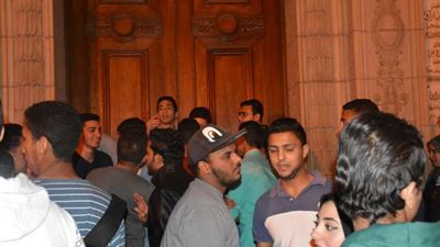 الأمن يمنع طلاب آثار من دخول مدرج أبو بكر بعد اكتمال العدد