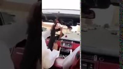 بالفيديو.. شخص يطلق النار بكلاشينكوف من داخل سيارته يثير غضب السعوديين