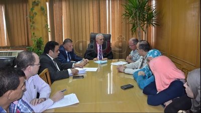 السكرتير العام للإسماعيلية يناقش خطة ميكنة إدارات ديوان المحافظة