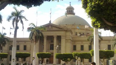 عميد آثار القاهرة تدعو طلاب الشعبة الإنجليزية للقاء بمكتبها