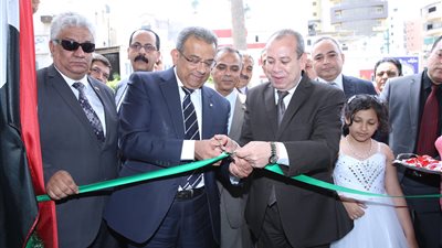 رئيس البريد يفتتح مكتب دمياط عقب تحويله لمركز خدمة متكامل