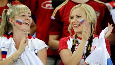 مصريون قلوبهم في الملاعب وعيونهم على المدرجات.. الروسيات يتربعن على عرش الجمال