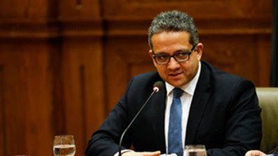 وزير الآثار يوافق على صرف مكافأة لرؤساء القطاعات بالوزارة