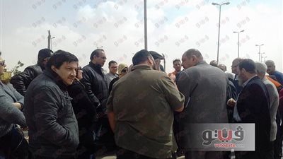 بالصور.. وقفة ضد شركة للإنتاج الفني أمام مكتب النائب العام