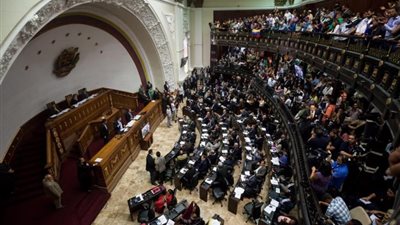 برلمان فنزويلا يعلن دعمه عملية عزل الرئيس مادورو