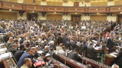 بدء جلسة البرلمان لمناقشة مشروعات قوانين المحال العامة