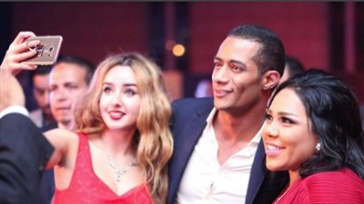 هنا الزاهد تنشر صورتها برفقة محمد رمضان